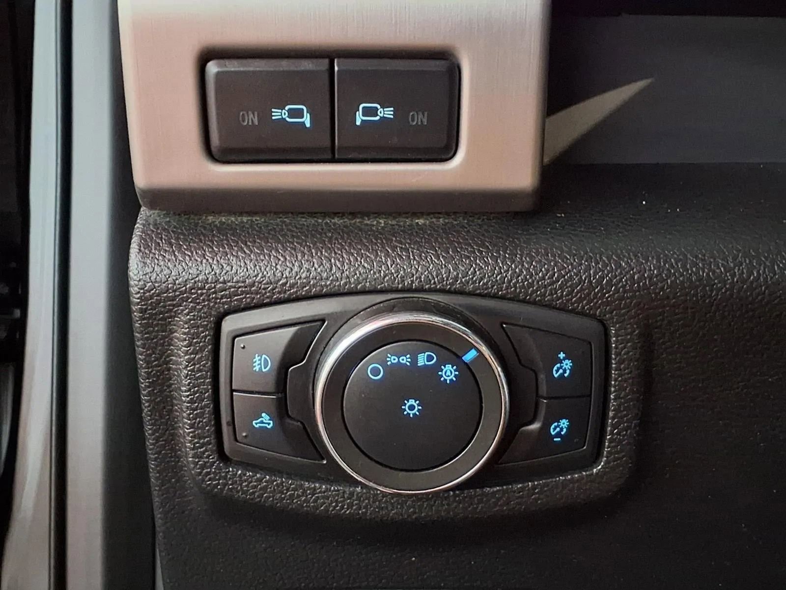 Used 2018 Ford F150 Platinum w/ Technology Package AWD/4WD image 20