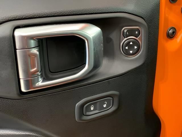 Used 2025 Jeep Wrangler Unlimited Sport AWD/4WD image 17