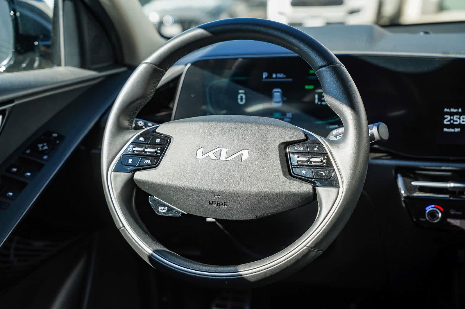 Used 2024 Kia Niro EX Touring image 13