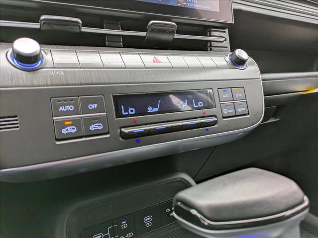 Used 2024 Hyundai Kona SEL image 14