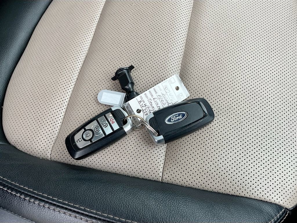 Used 2022 Ford Escape Titanium w/ Titanium Elite Package image 34