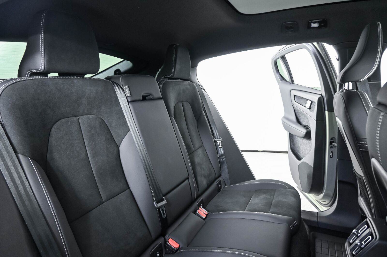 Certified 2023 Volvo C40 P8 Recharge Ultimate w/ Protection Package Premier AWD/4WD image 22