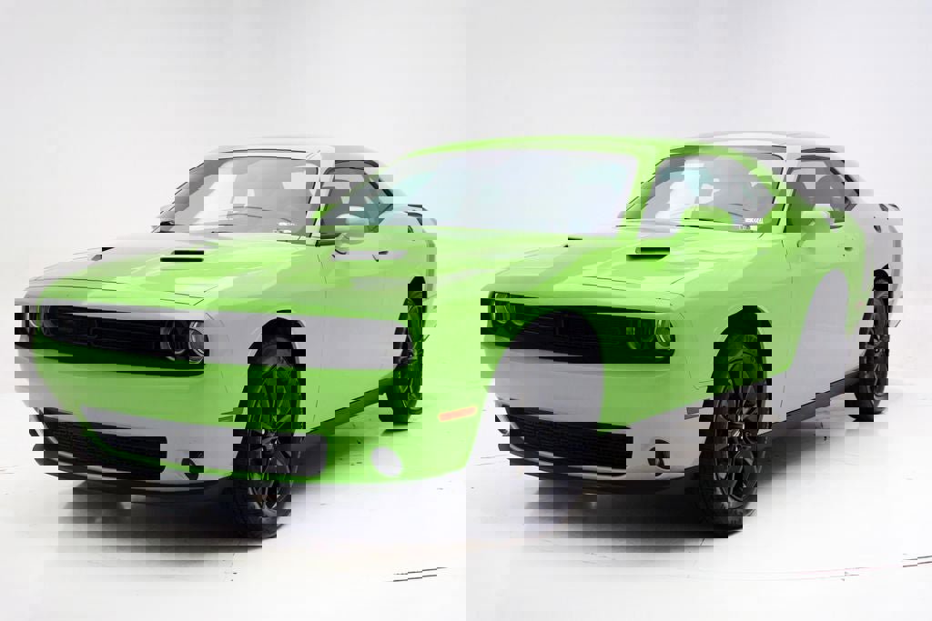 Used 2023 Dodge Challenger SXT w/ Blacktop Package image 2