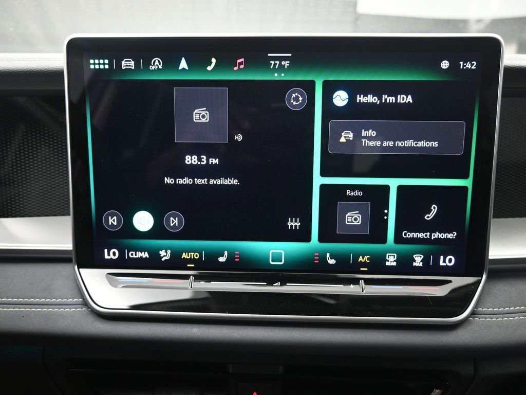 Certified 2025 Volkswagen Tiguan SE FWD image 11