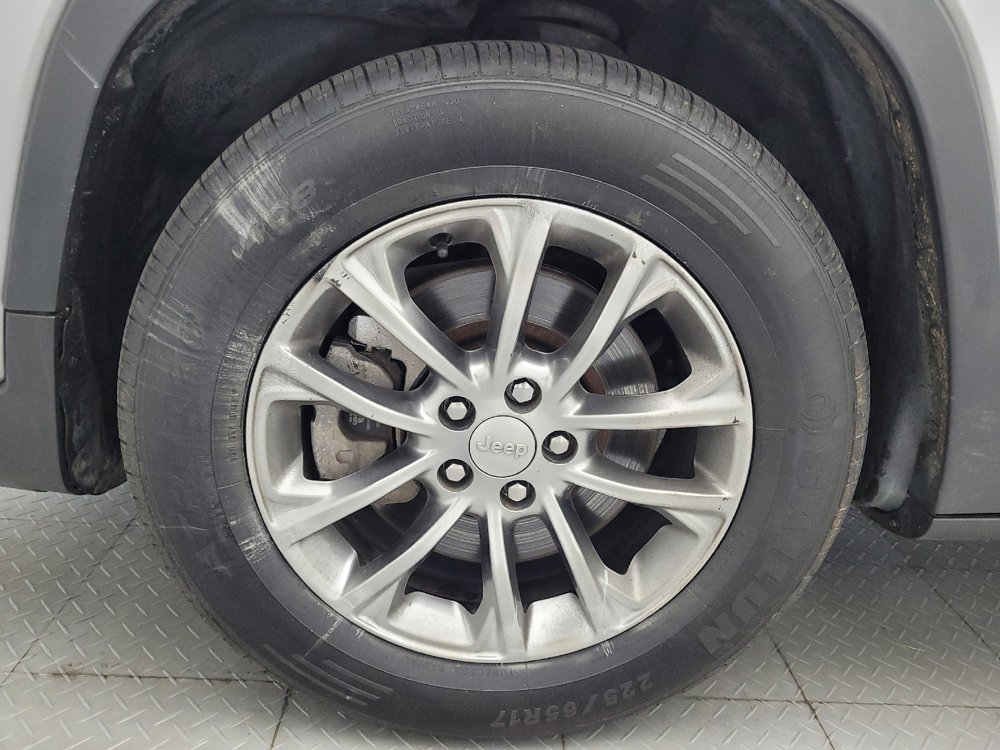 Used 2021 Jeep Cherokee Latitude Plus w/ Sun & Sound Group FWD image 31