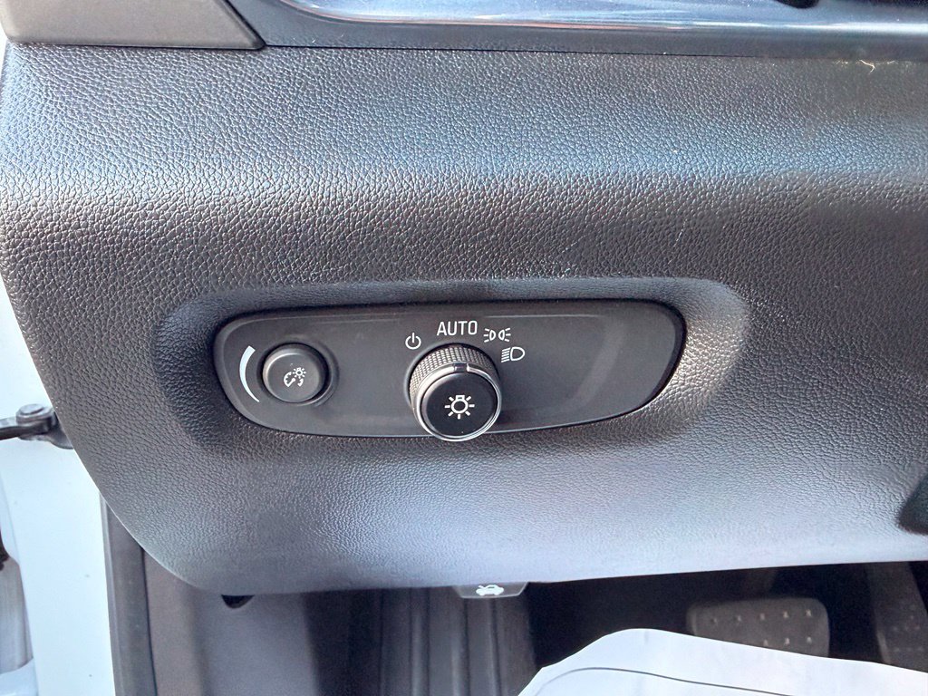 Used 2023 Chevrolet Traverse LT FWD image 19