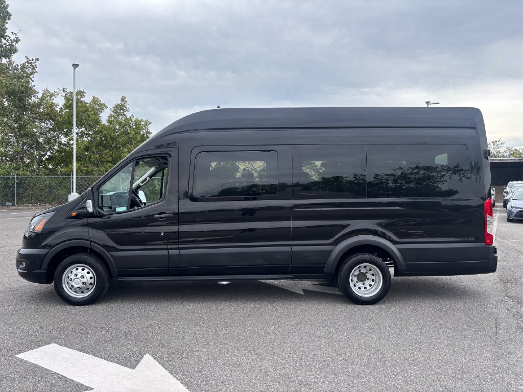 Used 2023 Ford Transit 350 XLT RWD image 4