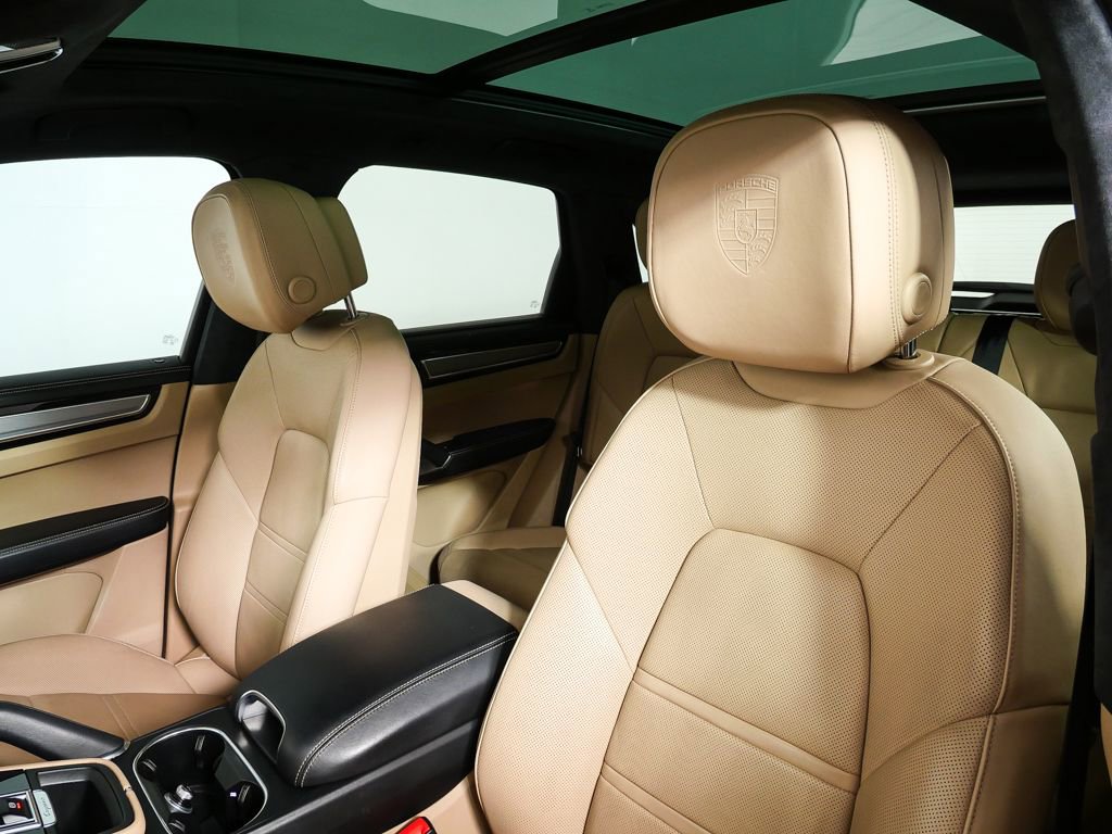 Certified 2023 Porsche Cayenne Turbo w/ Assistance Package image 5