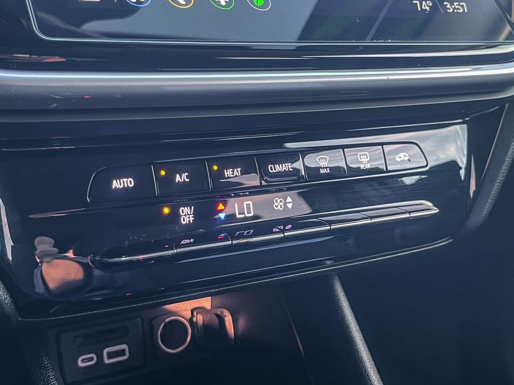 Used 2022 Chevrolet Bolt EUV LT image 25