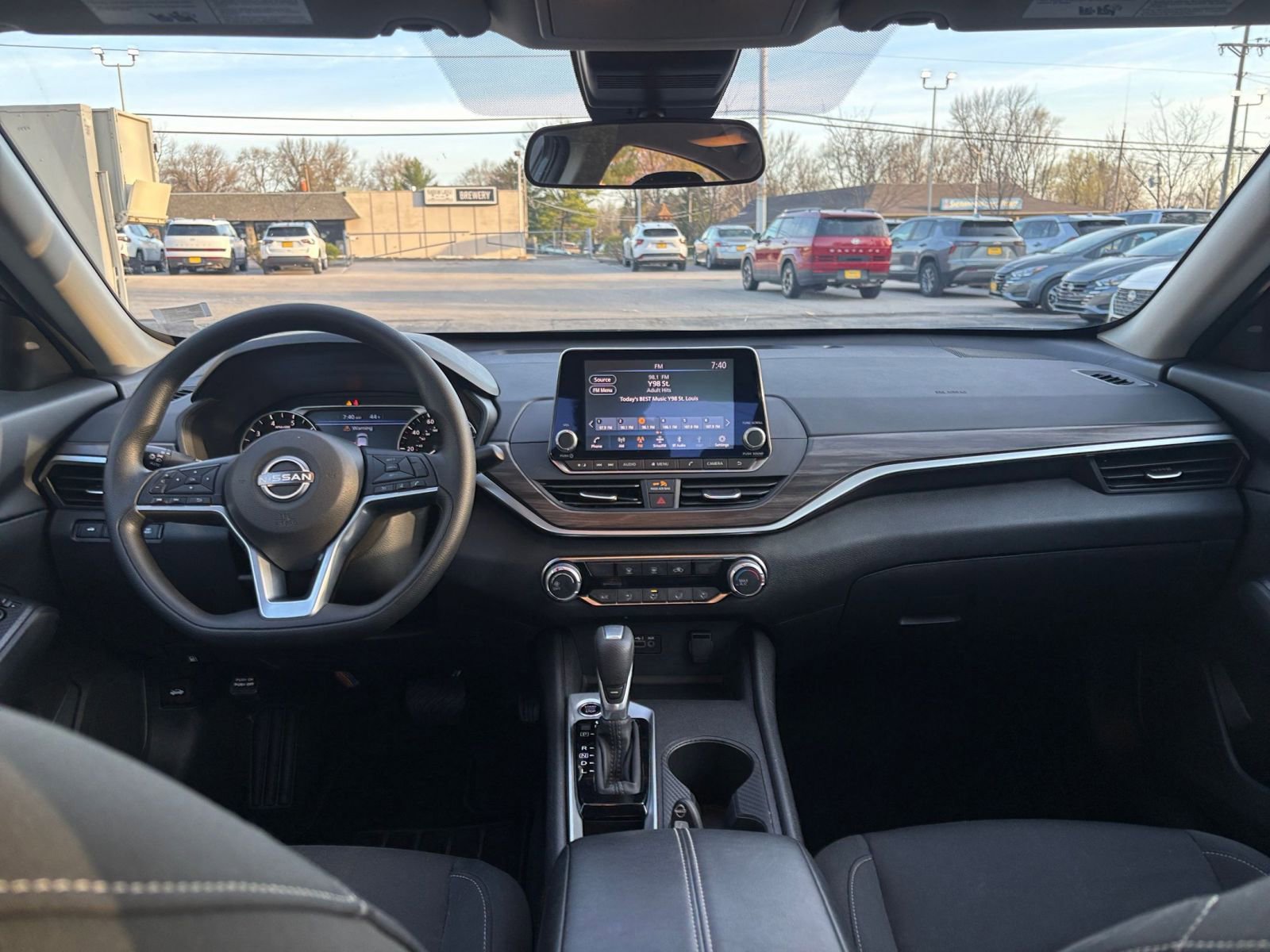 Used 2025 Nissan Altima 2.5 SV FWD image 32
