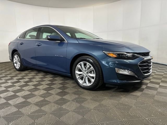 Used 2025 Chevrolet Malibu LT image 2