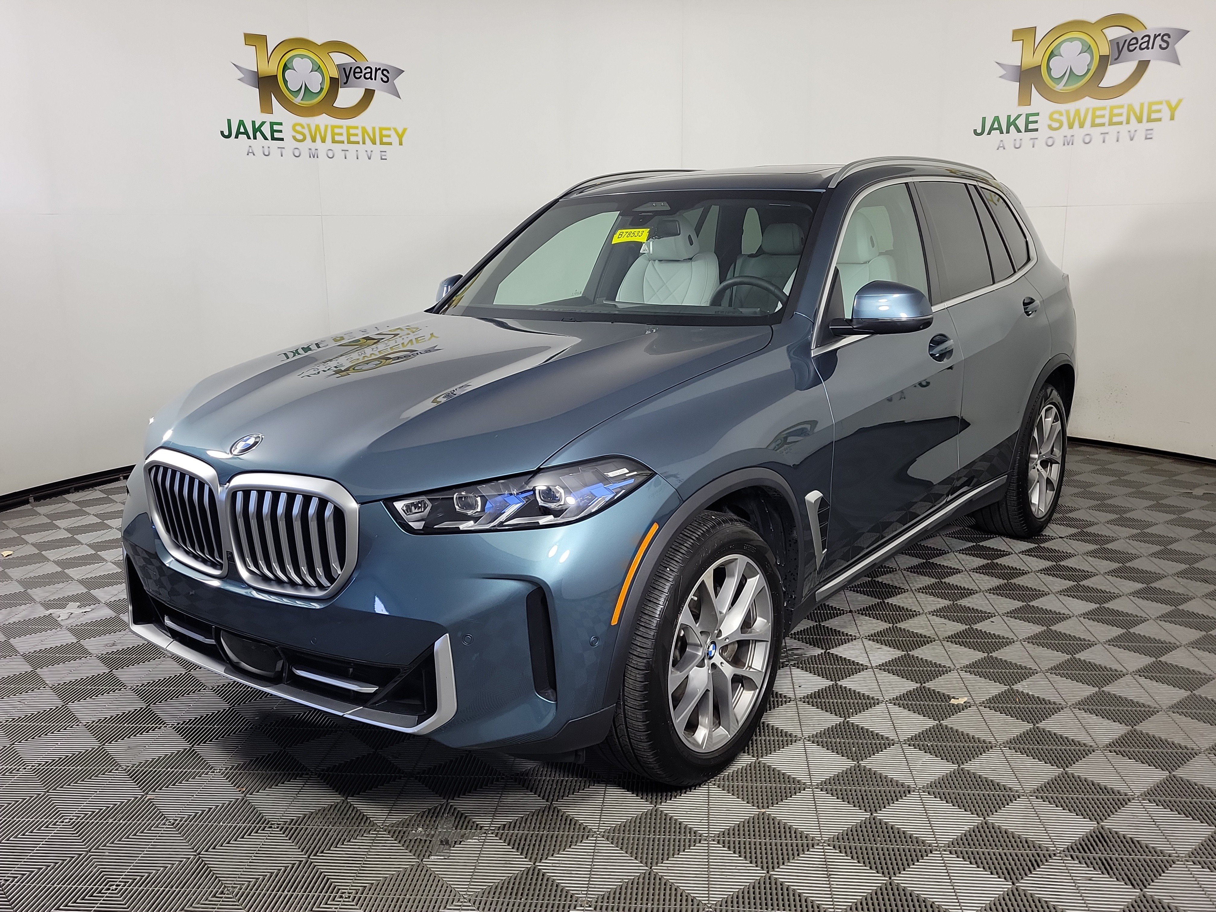 Certified 2026 BMW X5 xDrive40i w/ Parking Assistance Package AWD/4WD image 3