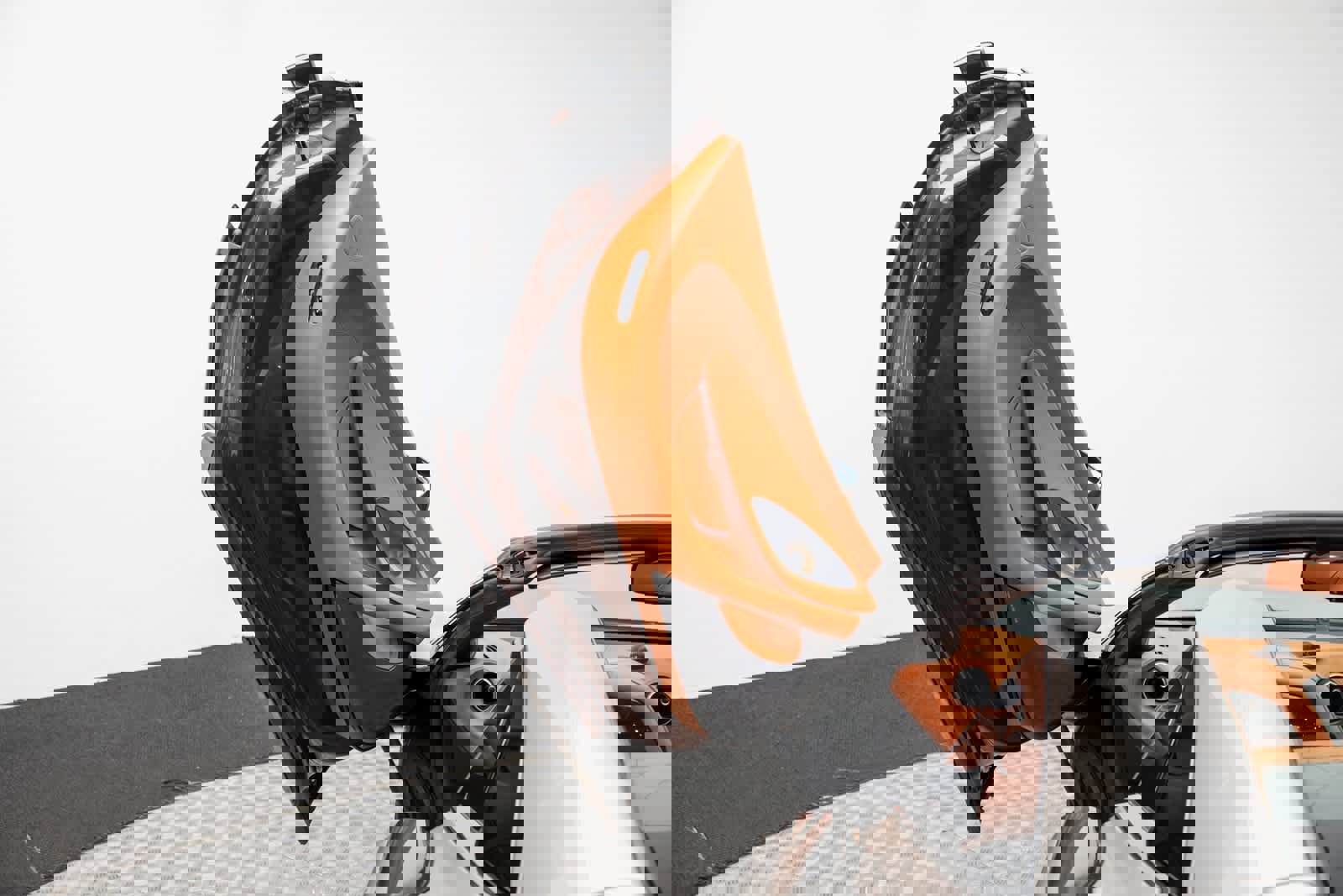 Used 2018 McLaren 570S Spider image 22