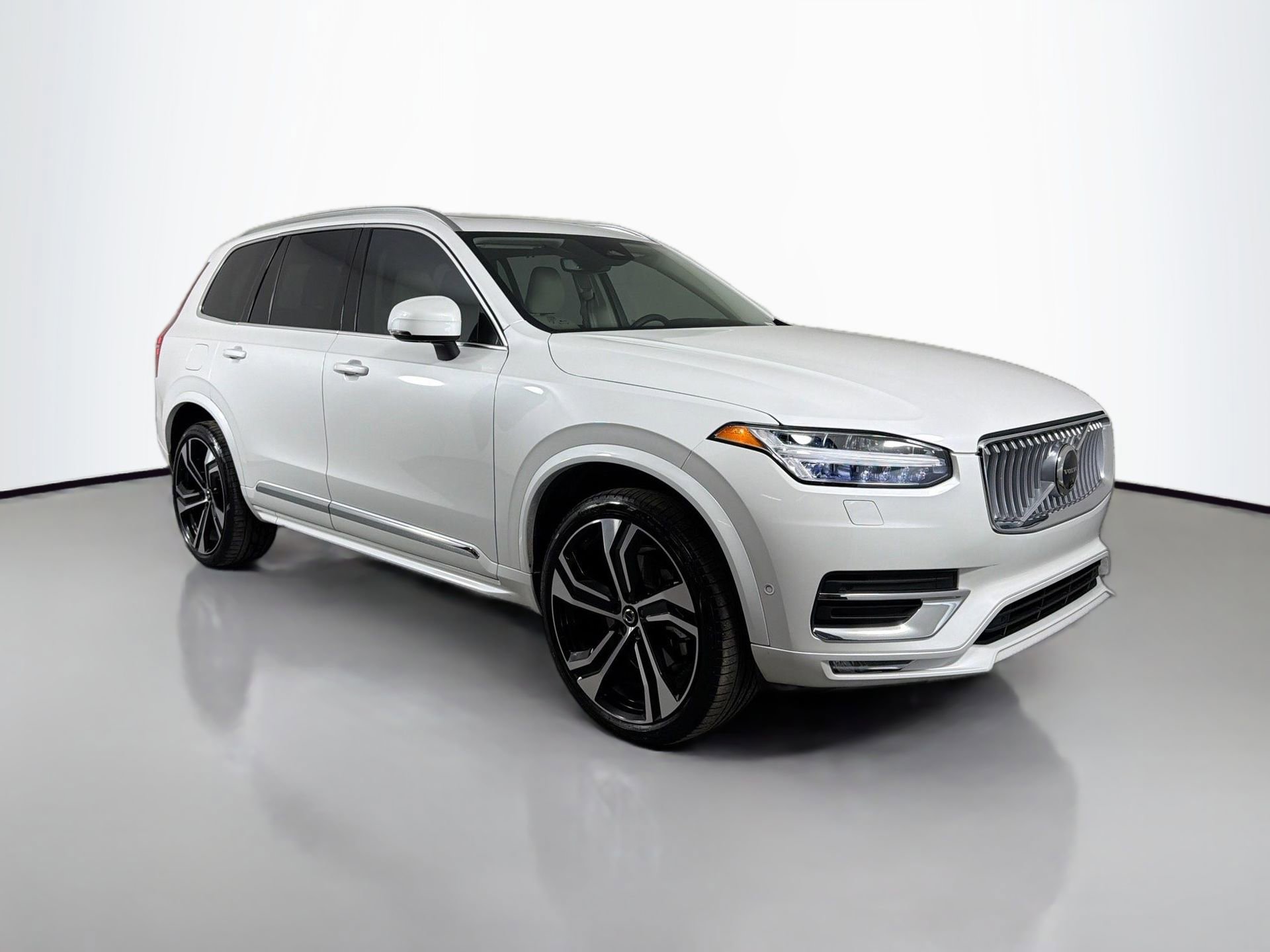 Certified 2024 Volvo XC90 B6 Ultimate w/ Protection Package Premier AWD/4WD image 3