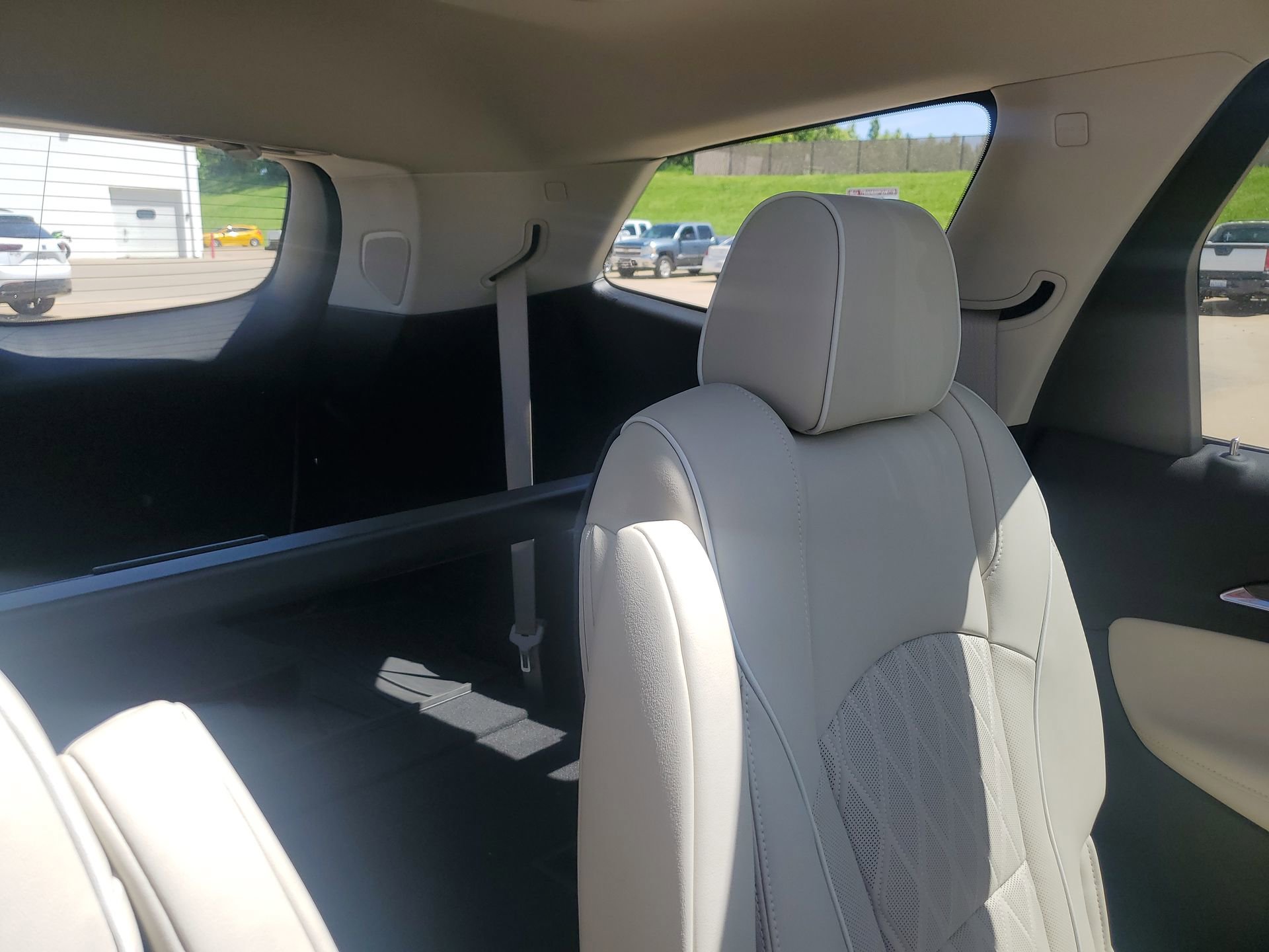 Used 2023 Buick Enclave Avenir w/ Avenir Technology Package FWD image 15