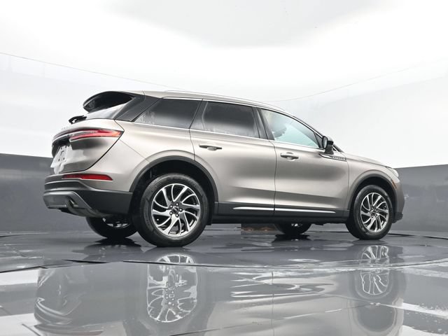 Used 2021 Lincoln Corsair AWD w/ Equipment Group 101A image 30