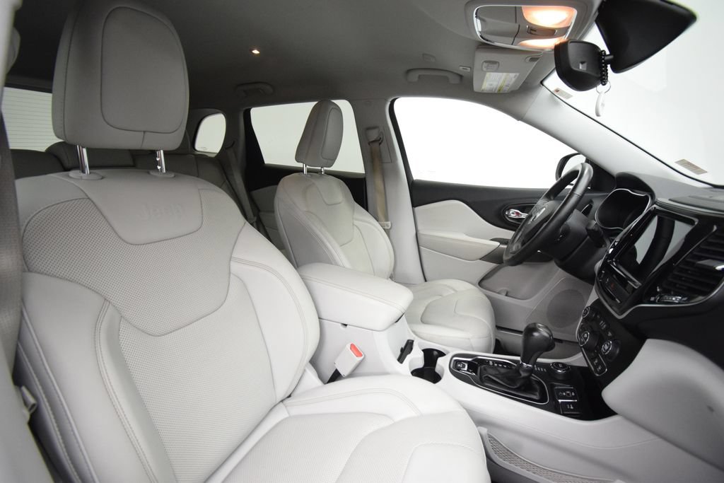 Used 2019 Jeep Cherokee Limited AWD/4WD image 17