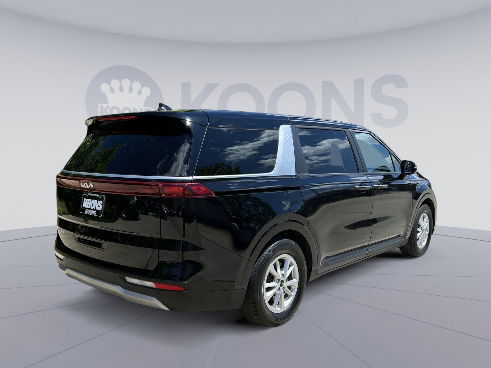 Used 2024 Kia Carnival LX FWD image 11