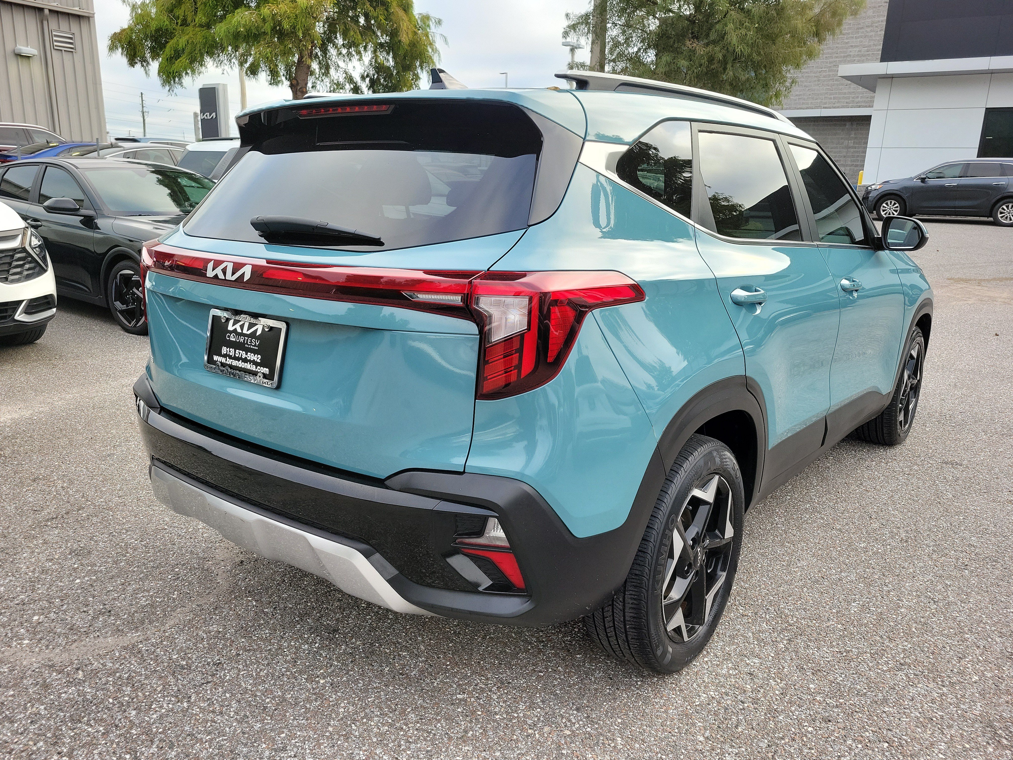 Used 2024 Kia Seltos EX FWD image 3