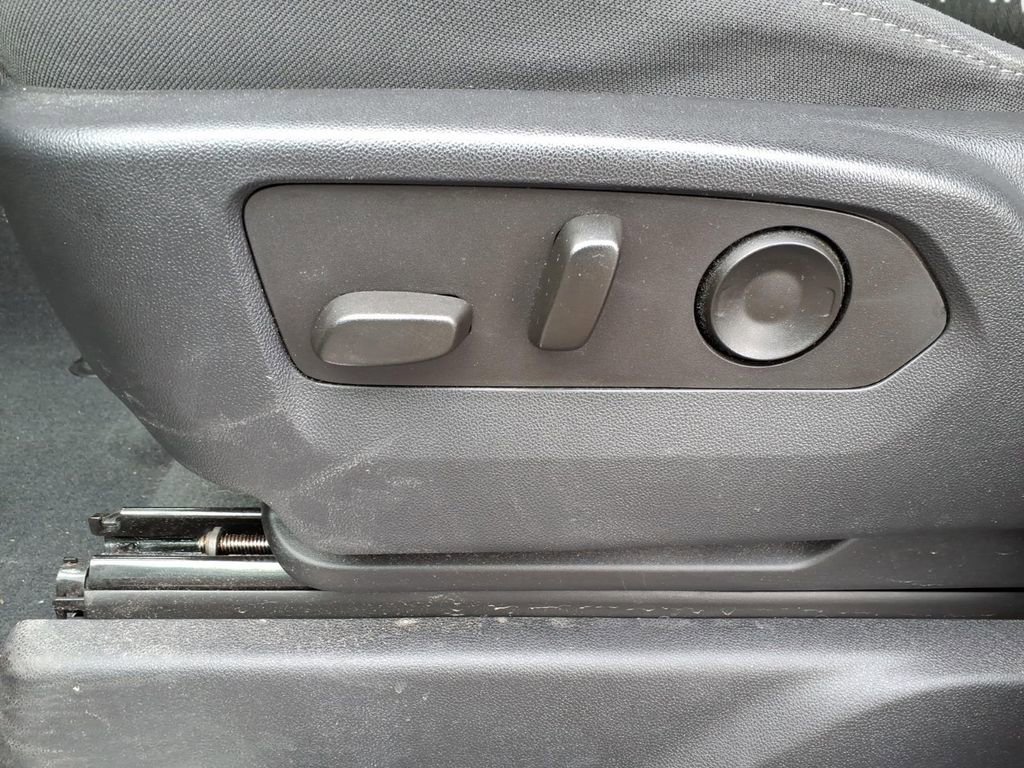 Used 2023 Chevrolet Silverado 1500 LT image 18