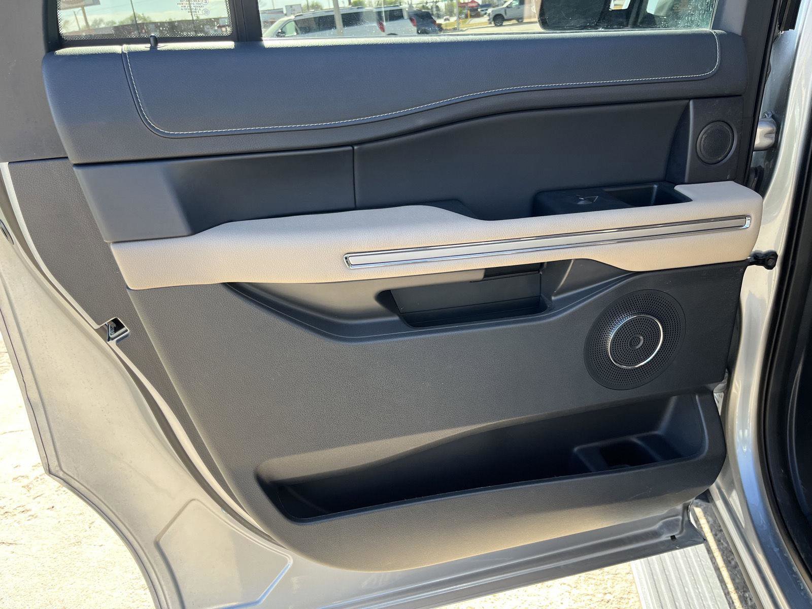 Used 2024 Ford Expedition Max Limited image 14