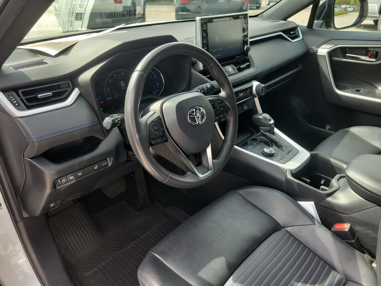 Used 2022 Toyota RAV4 XSE w/ XSE Grade Weather Package AWD/4WD image 16