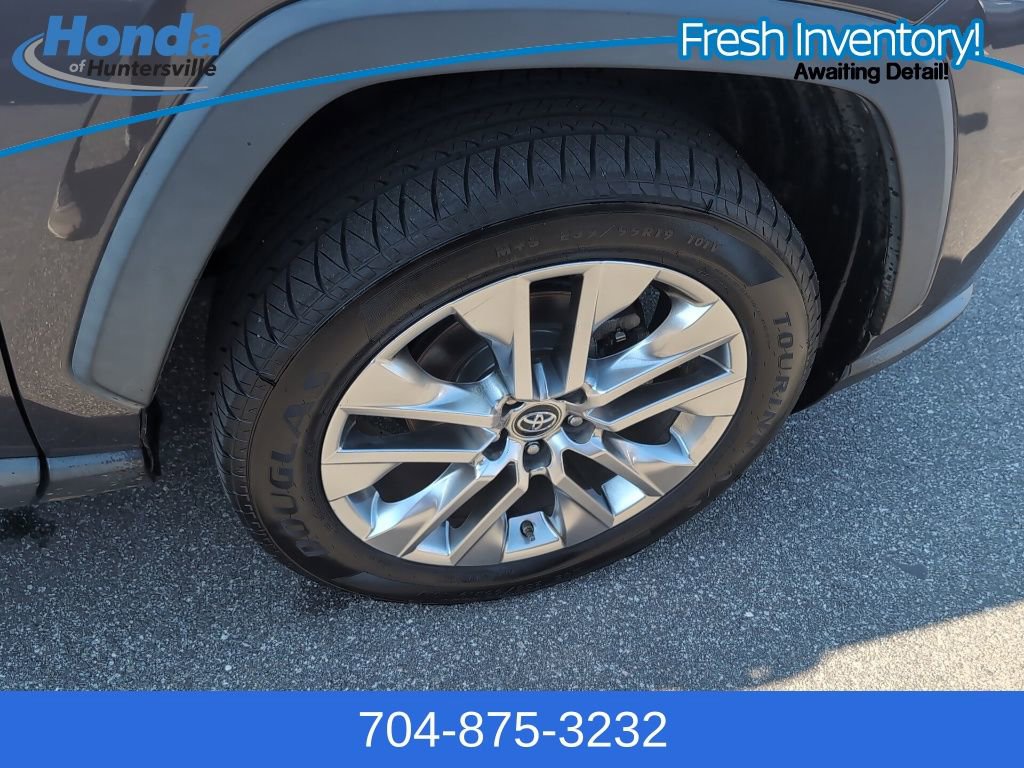 Used 2019 Toyota RAV4 XLE Premium image 9