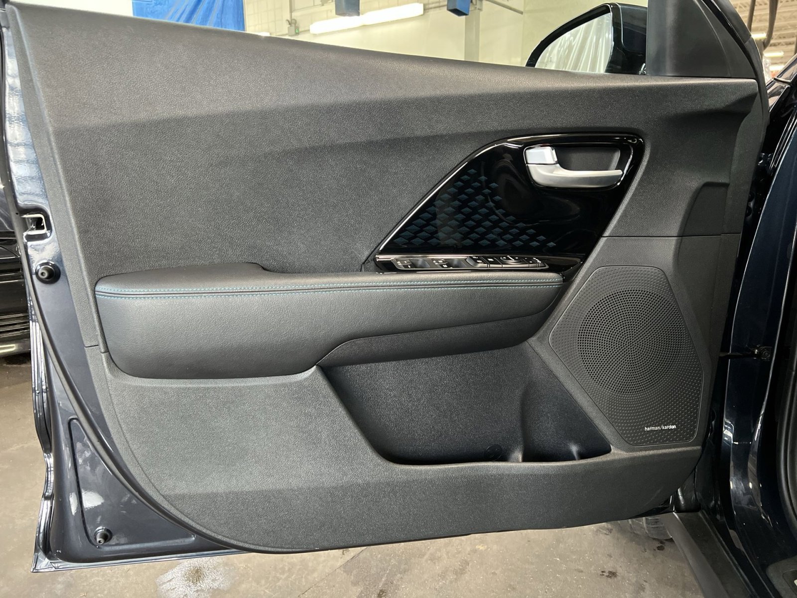 Used 2022 Kia Niro EX Premium w/ Cold Weather Package image 14