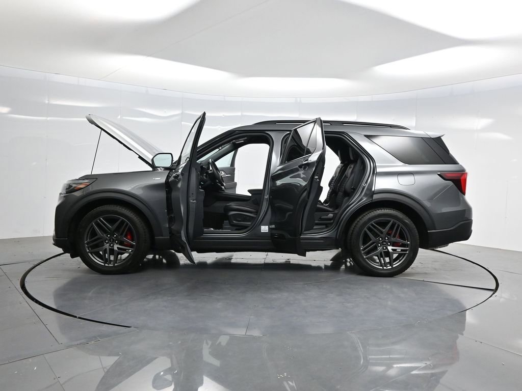 Used 2025 Ford Explorer ST-Line w/ Premium Package image 45