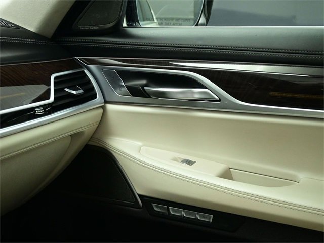Used 2017 BMW 750i image 26