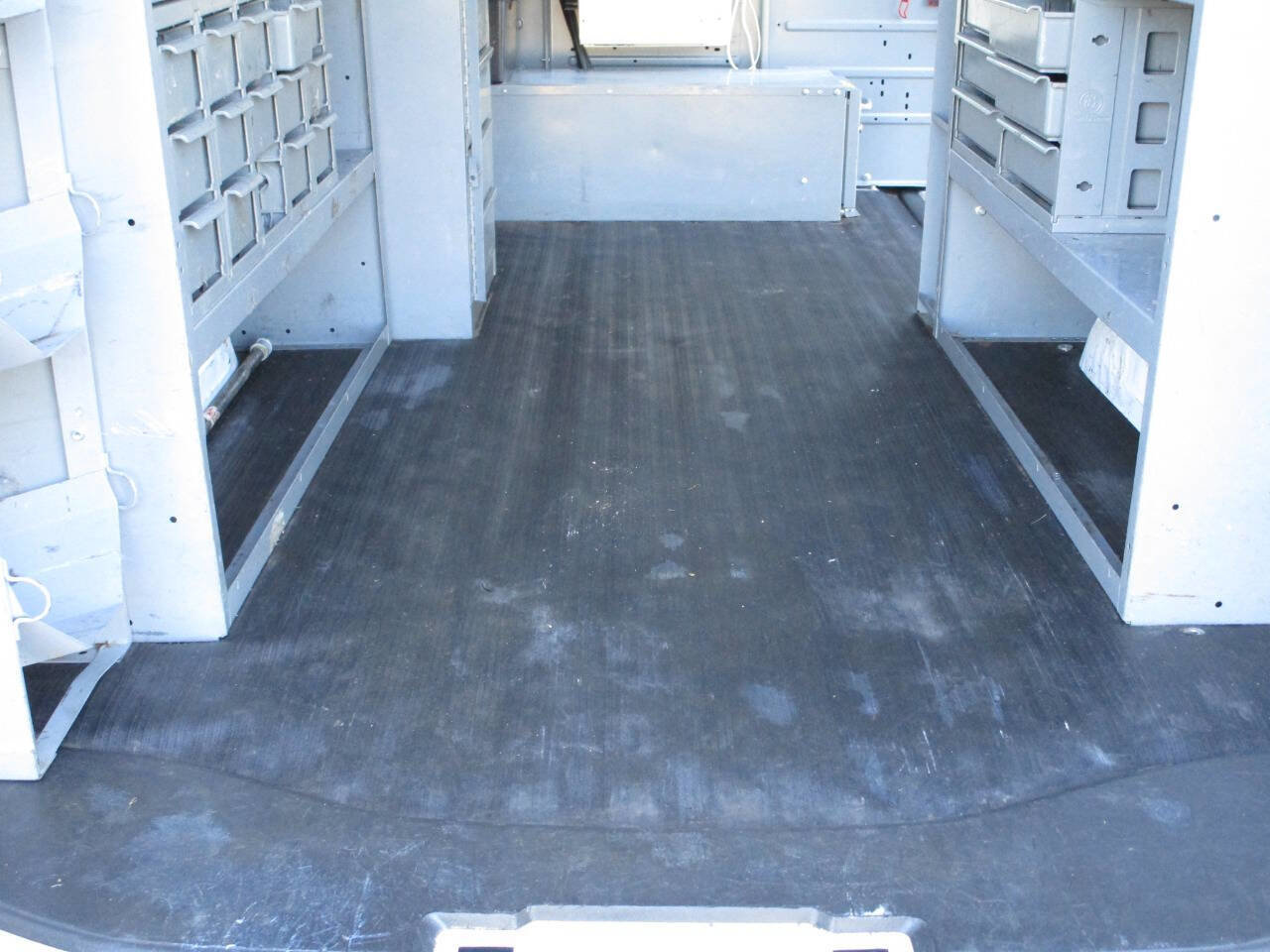 Used 2010 Chevrolet Express 2500 image 17