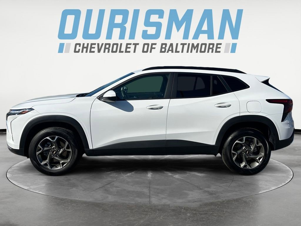 Certified 2025 Chevrolet Trax LT FWD image 3