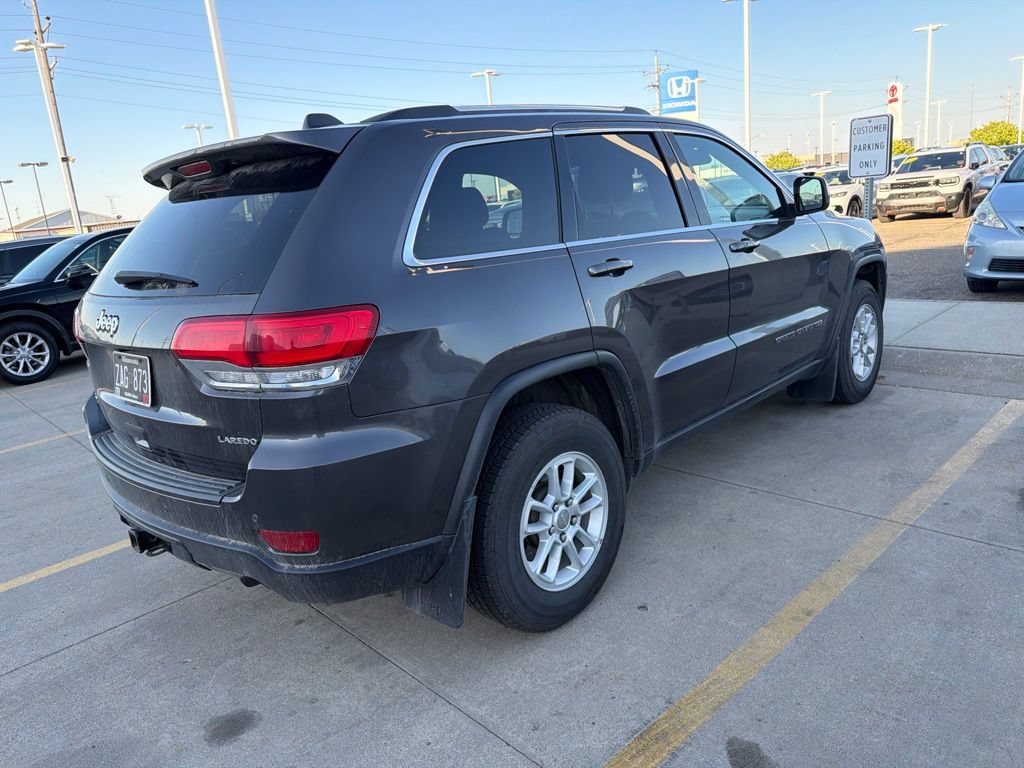 Used 2019 Jeep Grand Cherokee Laredo AWD/4WD image 3