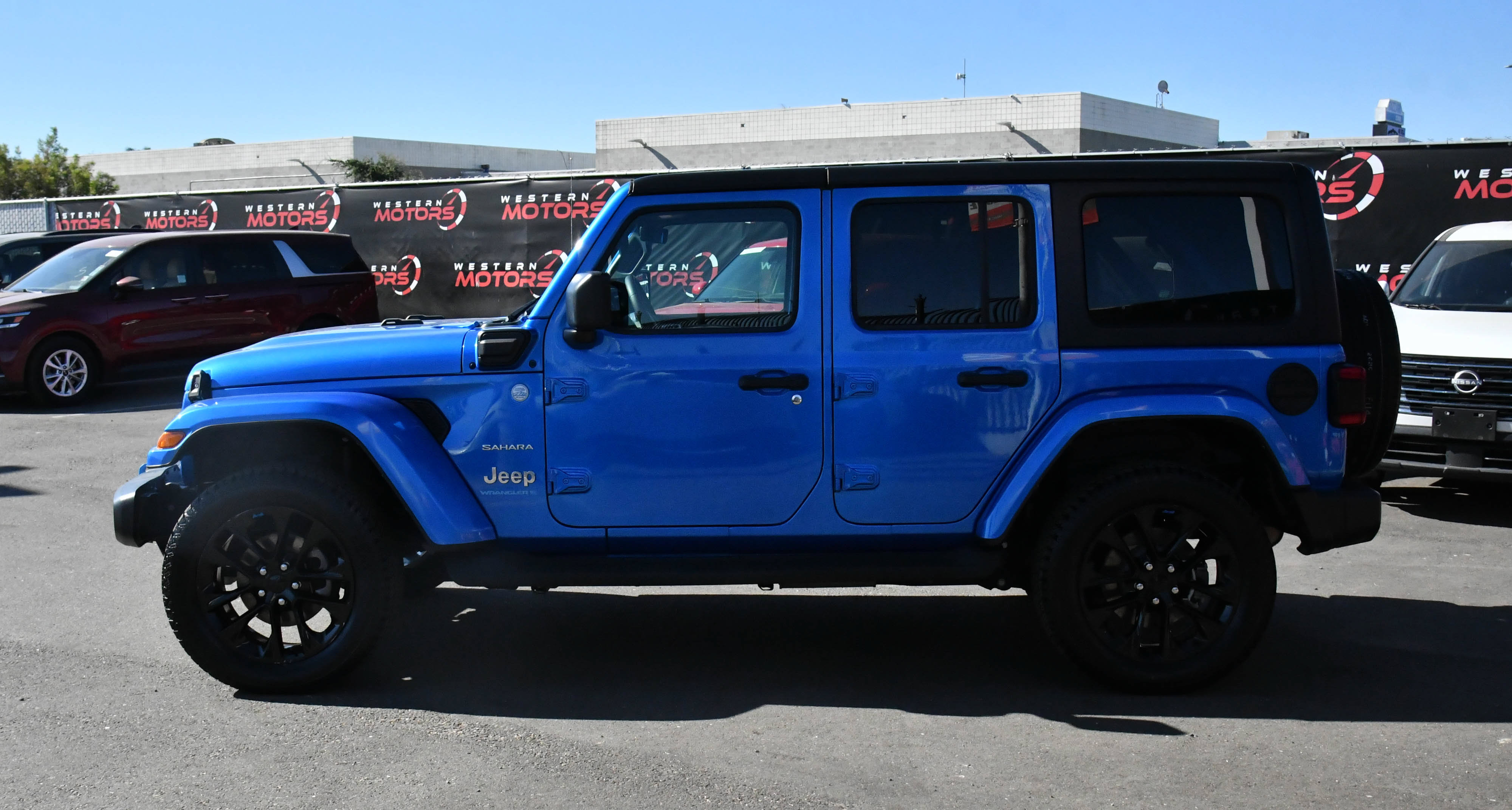Used 2023 Jeep Wrangler Unlimited Sahara AWD/4WD image 4