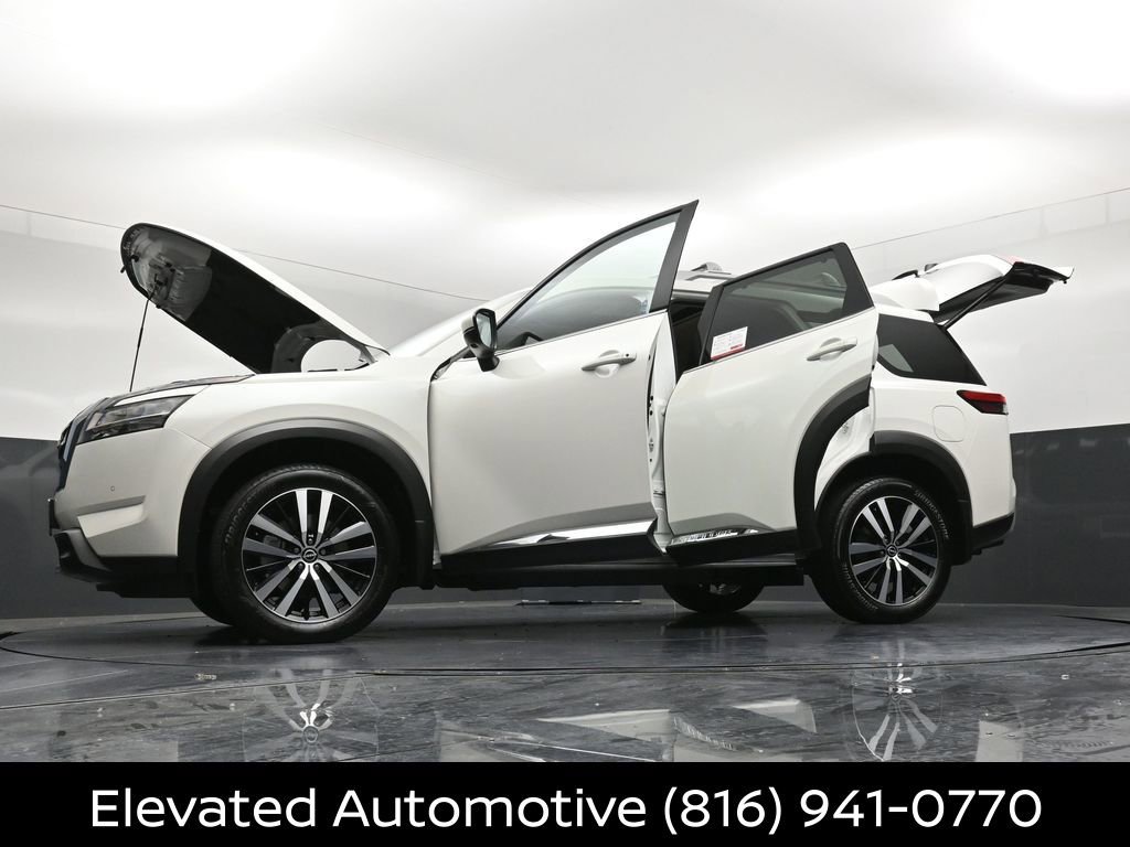 Certified 2023 Nissan Pathfinder Platinum w/ Cargo Package AWD/4WD image 40