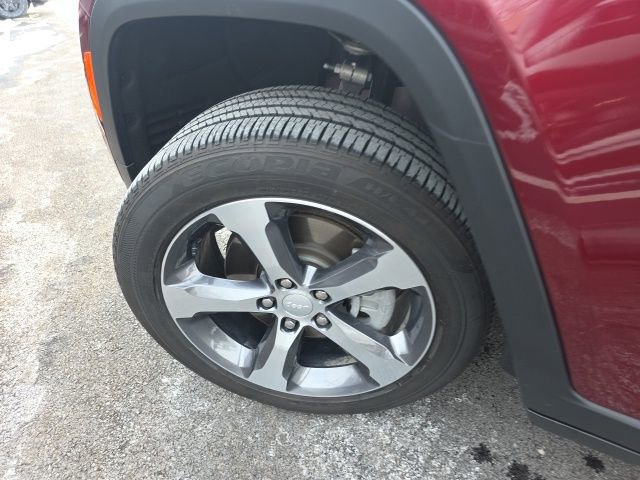 Used 2025 Jeep Grand Cherokee L Limited w/ Luxury Tech Group II image 40