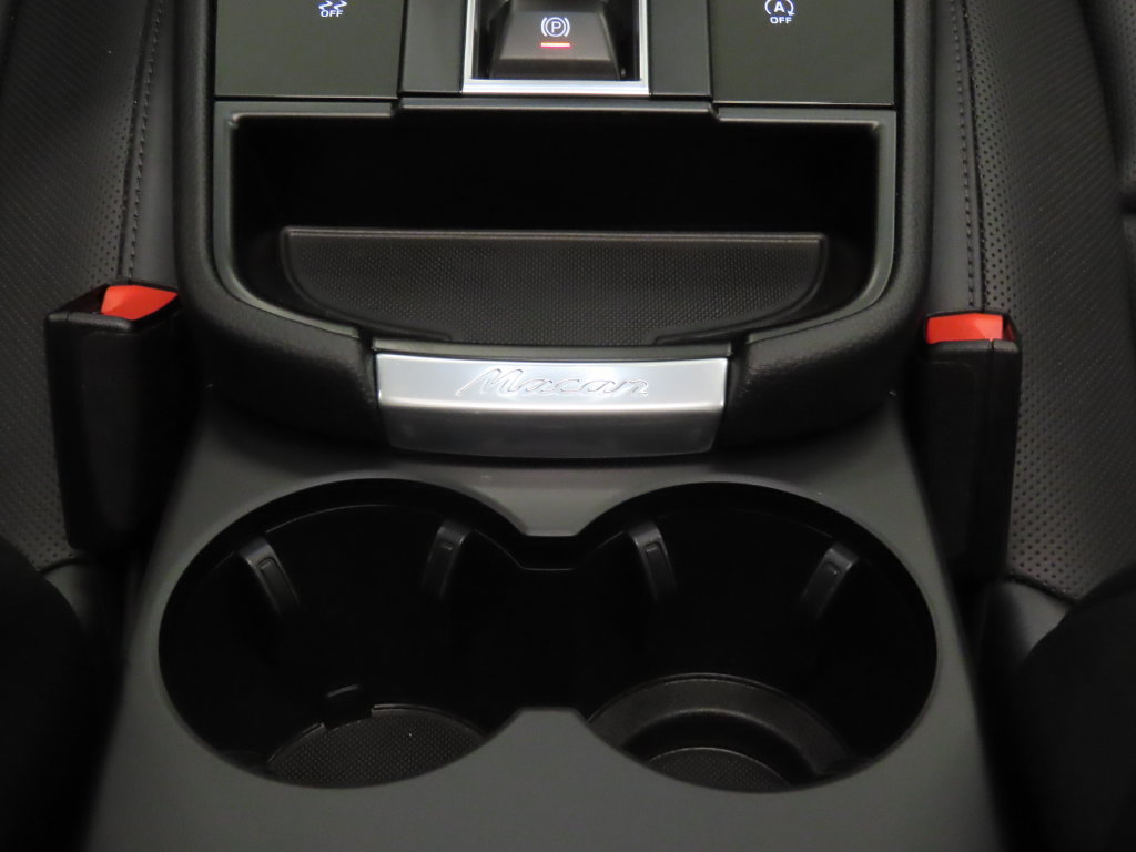 Certified 2026 Porsche Macan AWD/4WD image 29