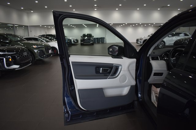 Used 2019 Land Rover Discovery Sport HSE AWD/4WD image 9