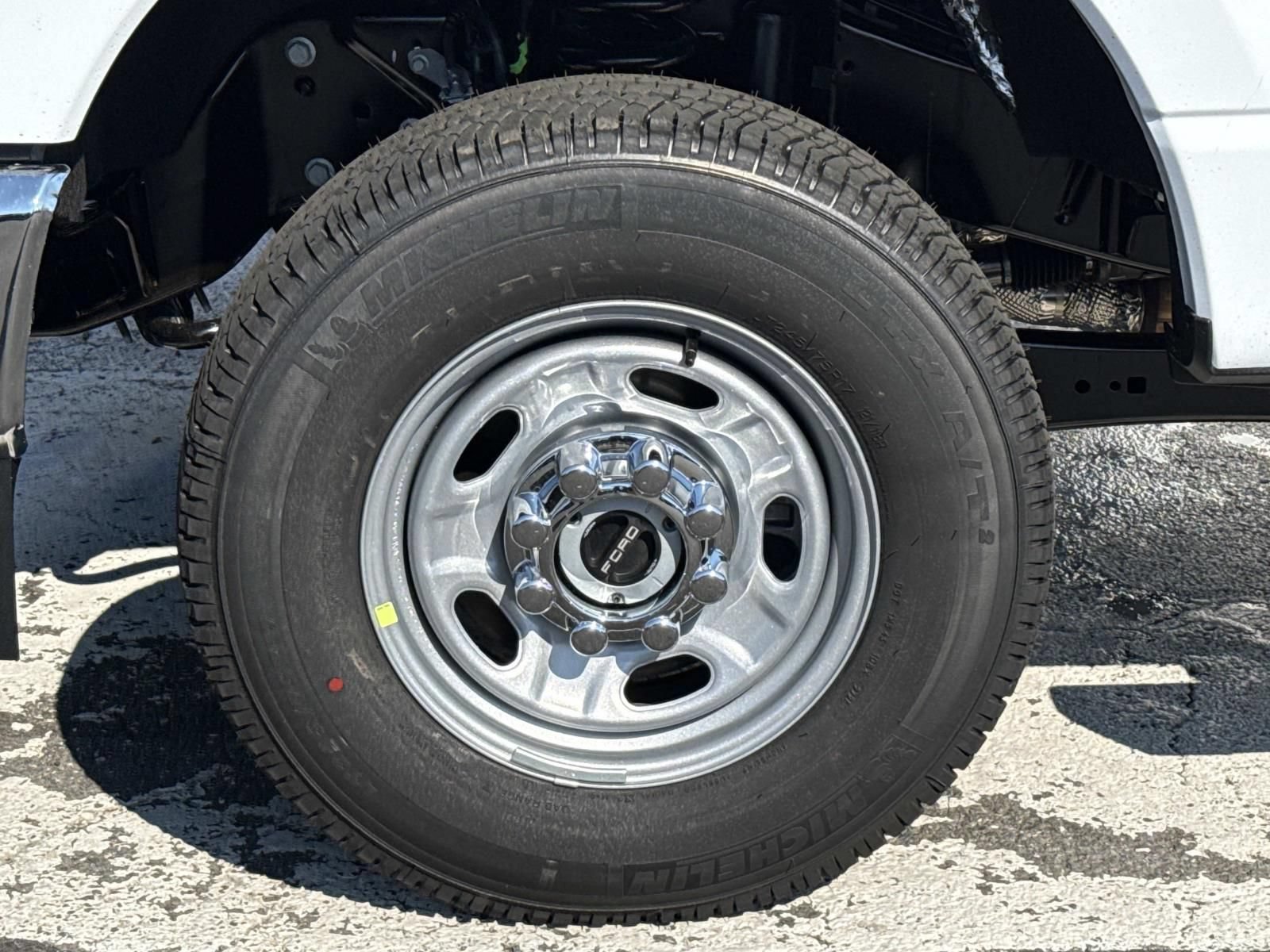 New 2026 Ford F250 XL w/ FX4 Off-Road Package AWD/4WD image 9