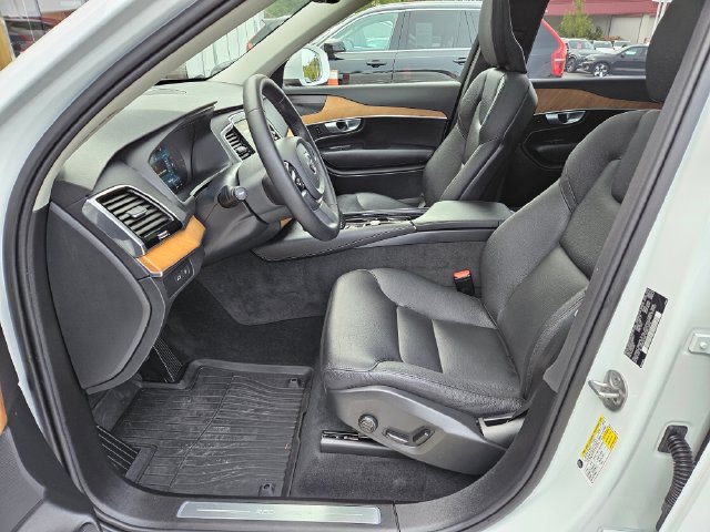 Used 2024 Volvo XC90 T8 Plus w/ Protection Package Premier AWD/4WD image 17
