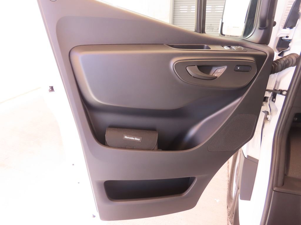 Used 2025 Mercedes-Benz Sprinter 2500 image 25