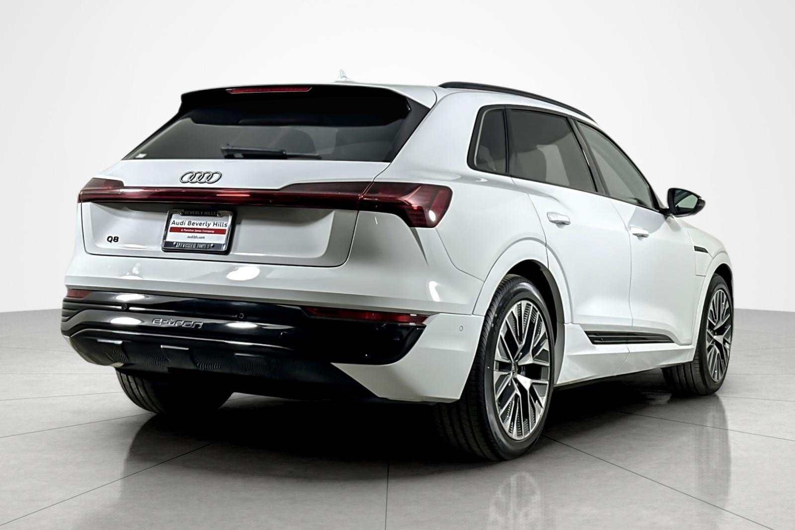 Used 2024 Audi Q8 e-tron Prestige AWD/4WD image 5