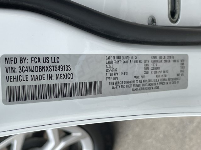Used 2025 Jeep Compass Latitude w/ Sun & Sound Group AWD/4WD image 31