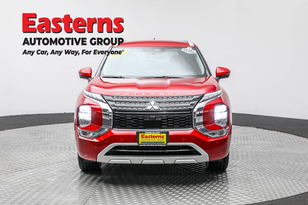 Used 2024 Mitsubishi Outlander SEL image 2