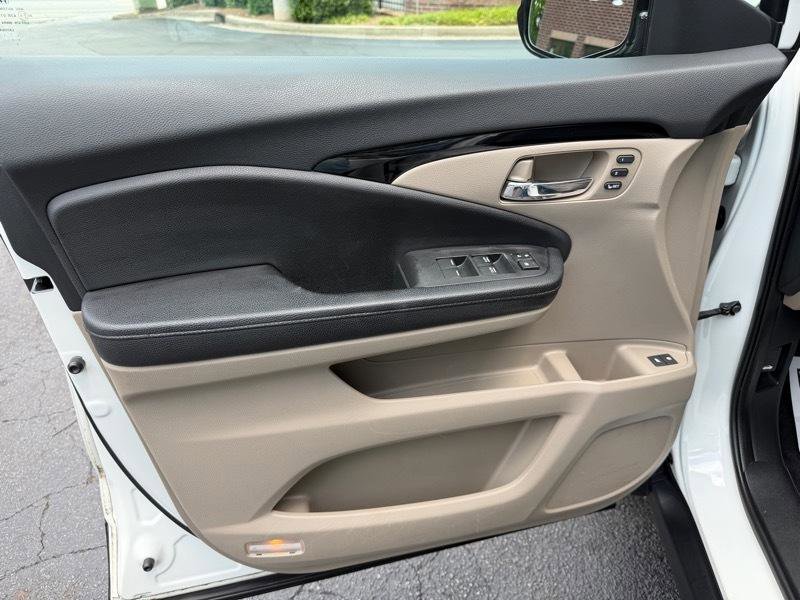 Used 2016 Honda Pilot Touring image 16