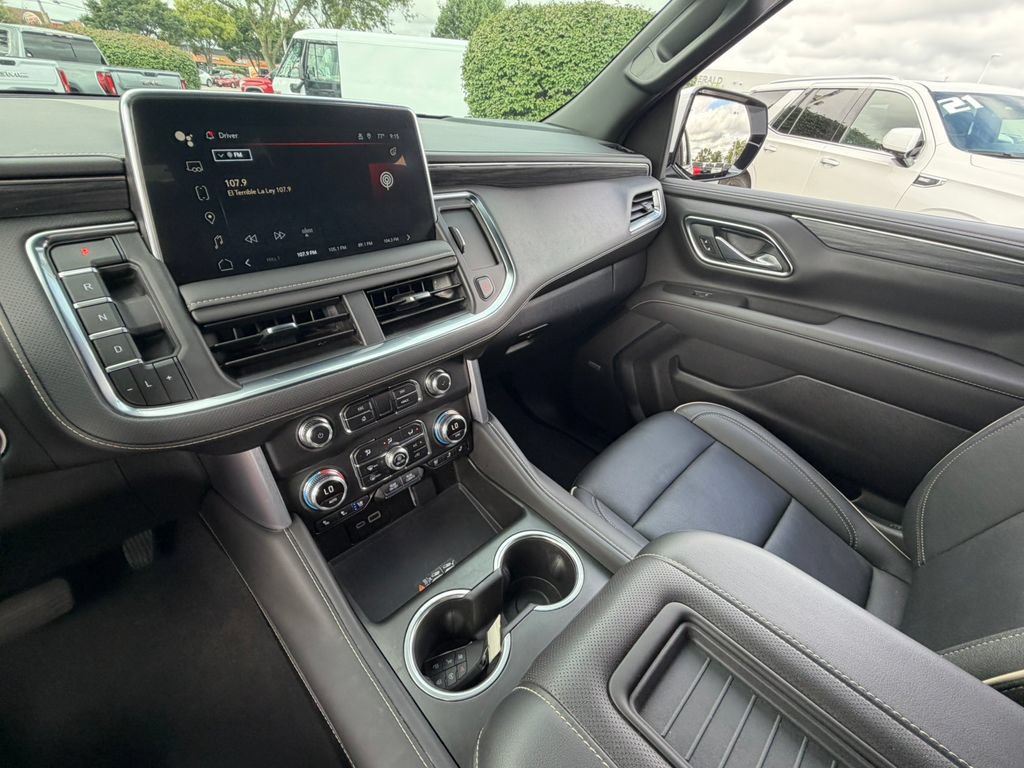 Certified 2024 GMC Yukon XL SLT w/ SLT Luxury Package AWD/4WD image 38