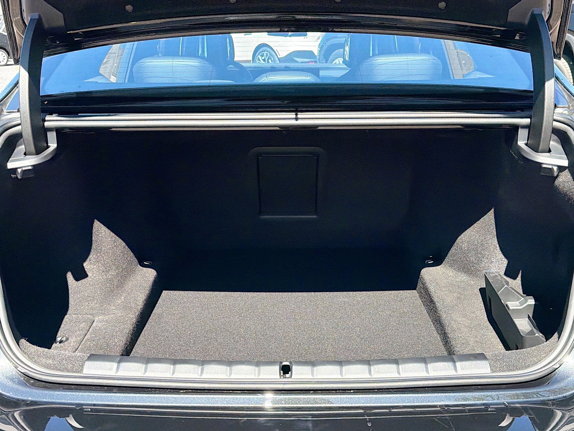 New 2026 BMW 740i xDrive w/ Premium Package image 12