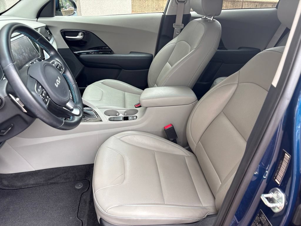Certified 2022 Kia Niro Touring Special Edition FWD image 12