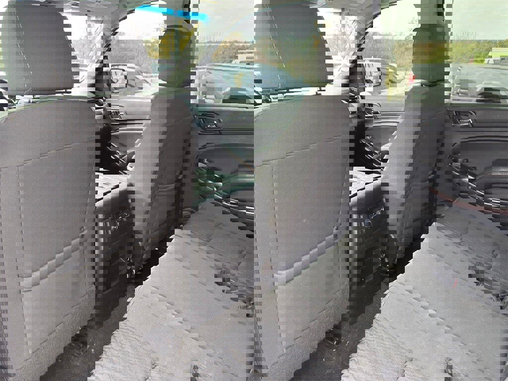 Used 2018 GMC Yukon SLE w/ SLE Value Package image 28