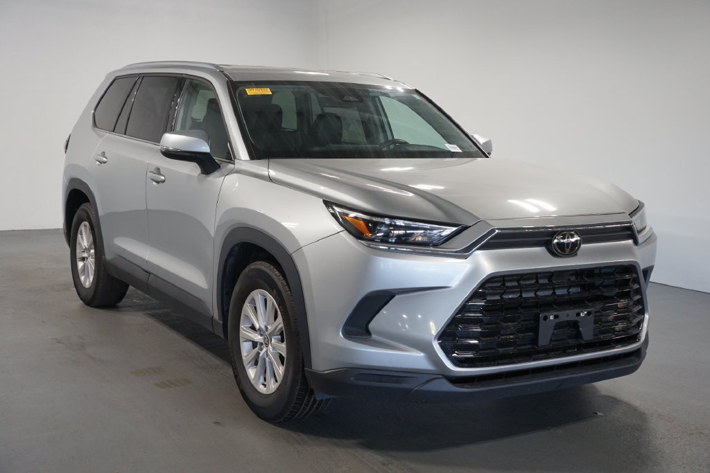 Used 2025 Toyota Grand Highlander AWD image 3